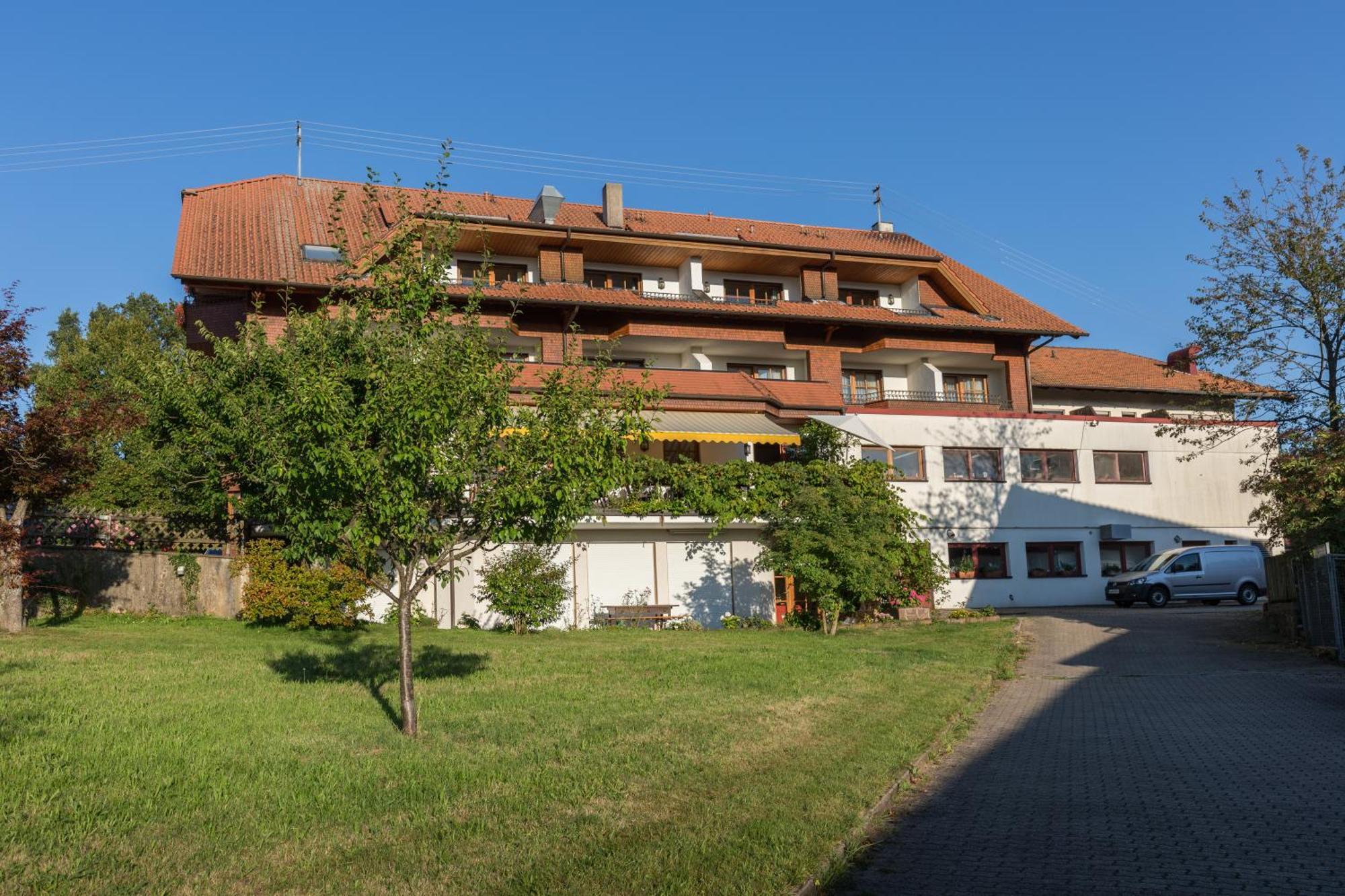 Hotel Restaurant Vinothek Lamm Бад-Херренальб Экстерьер фото