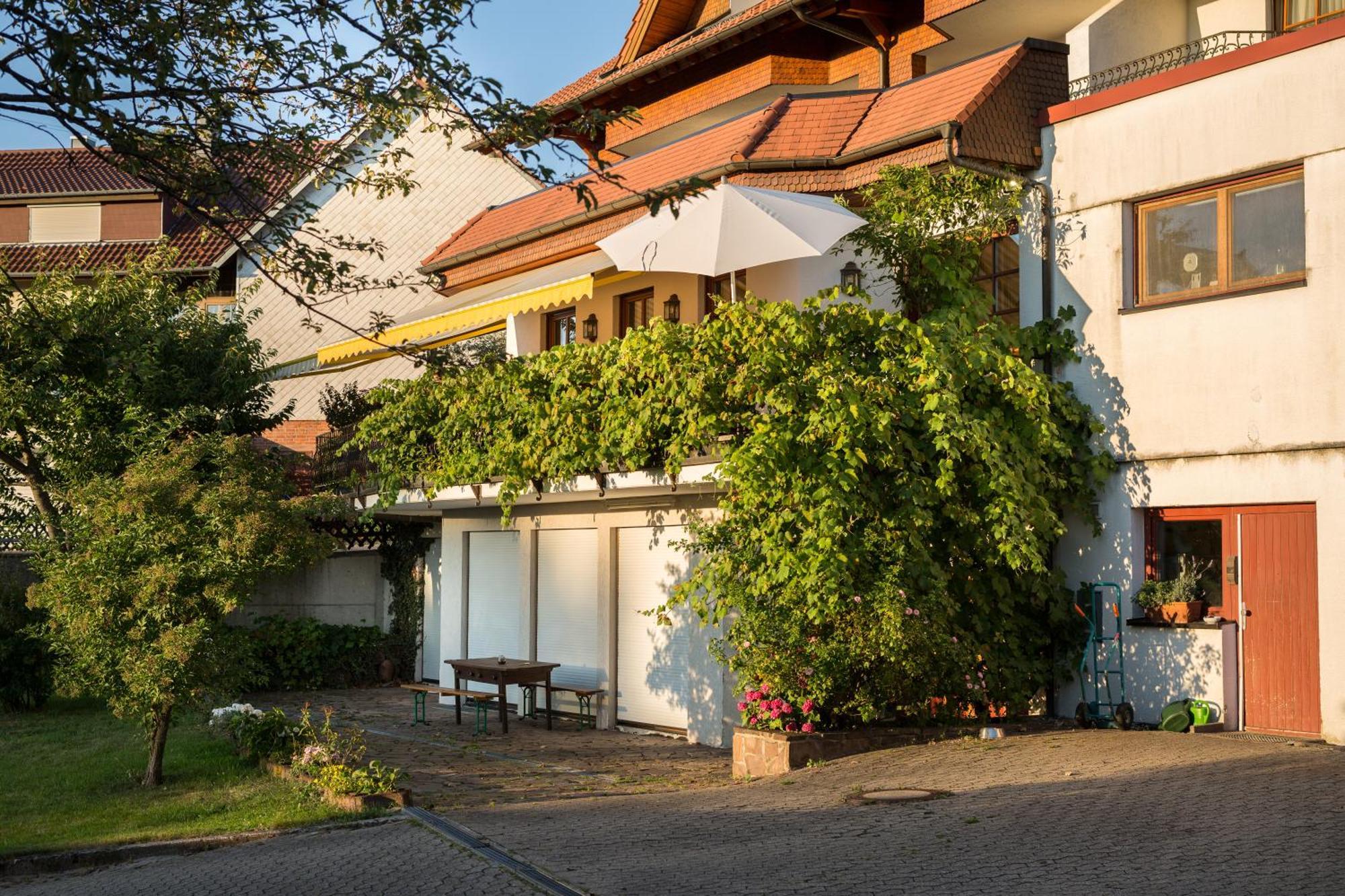 Hotel Restaurant Vinothek Lamm Бад-Херренальб Экстерьер фото