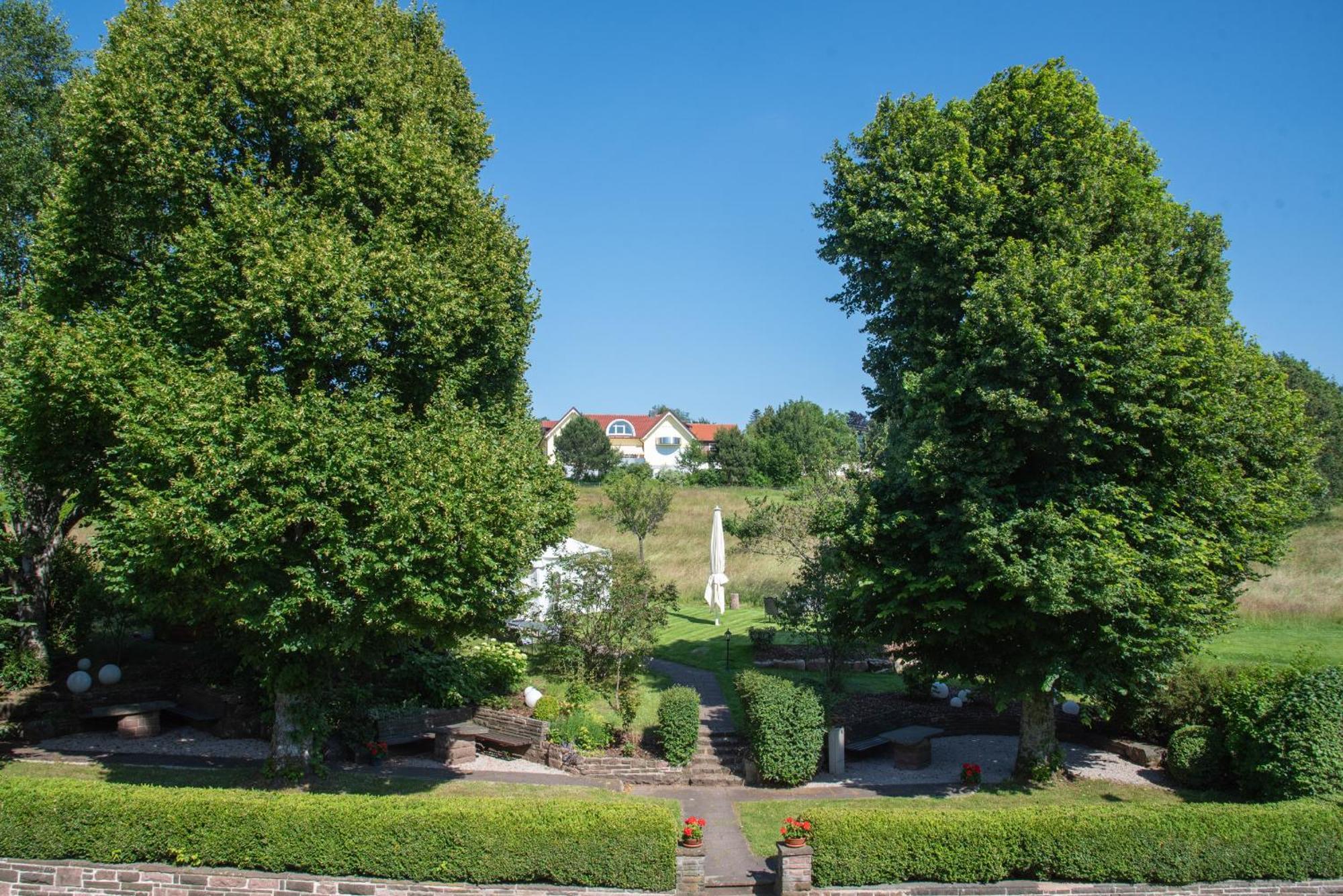 Hotel Restaurant Vinothek Lamm Бад-Херренальб Экстерьер фото