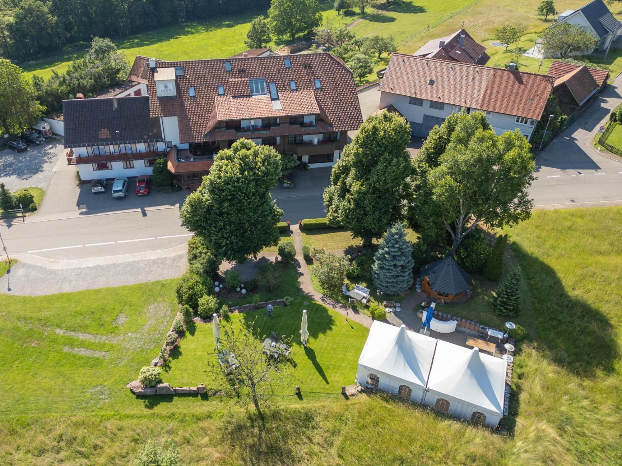 Hotel Restaurant Vinothek Lamm Бад-Херренальб Экстерьер фото